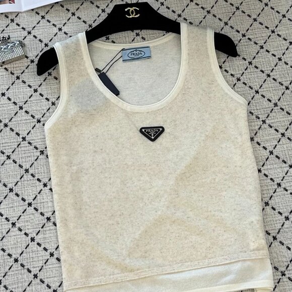 Prada vest - Picture 1 of 6